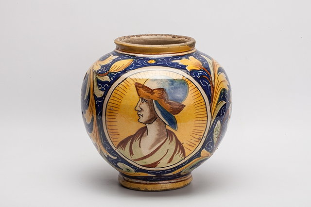 Appraisal: A SIMILAR TH CENTURY ITALIAN OVOID MAIOLICA VASE in the