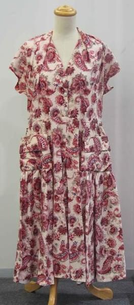 Appraisal: Day dress in pink floral printed rayon with large pockets