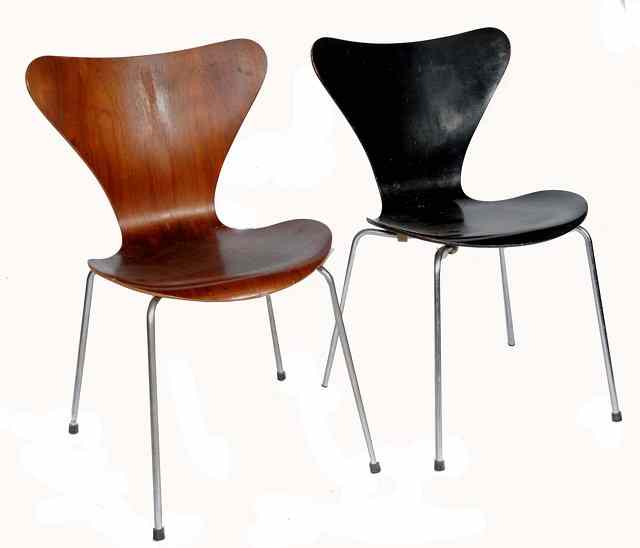 Appraisal: Arne Jacobsen - for Fritz HansenTwo Series chairs one in