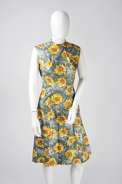 Appraisal: A group of three summer day dresses each of floral