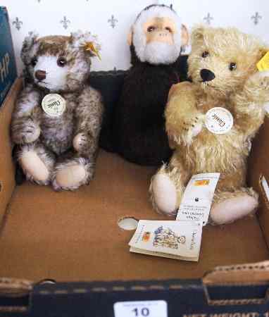 Appraisal: Steiff Classic Teddy bears in light and dark brown and