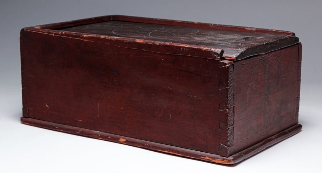 Appraisal: AMERICAN SLIDE LID BOX Late th-early th century pine Dovetailed