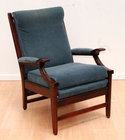 Appraisal: A stained maple lounge chair