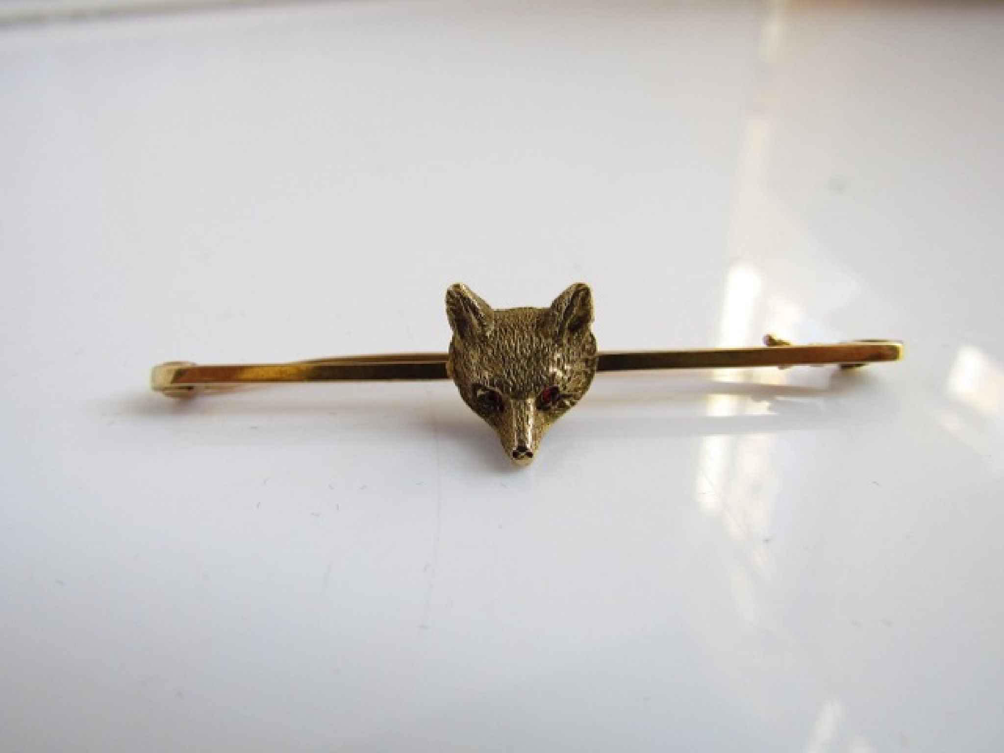 Appraisal: A ct gold bar brooch centred with a fox head