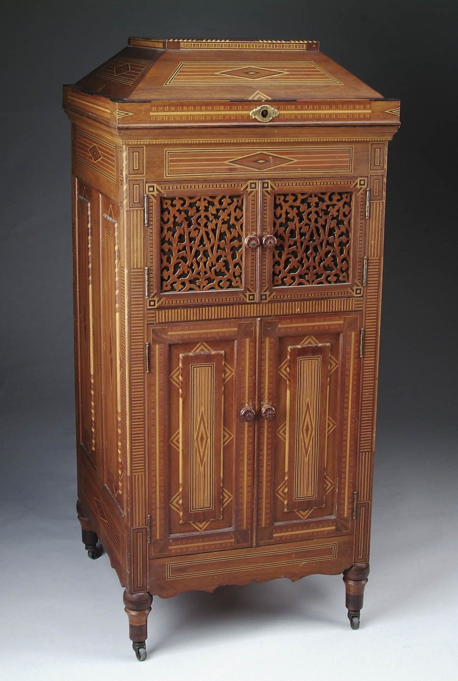 Appraisal: OUTSTANDING LAVISHLY INLAID VICTROLA CABINET Large lift top cabinet is