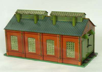 Appraisal: A Hornby No engine shed double clockwork track shed with