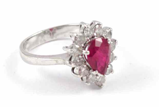 Appraisal: RUBY DIAMOND AND EIGHTEEN KARAT GOLD RING The white gold