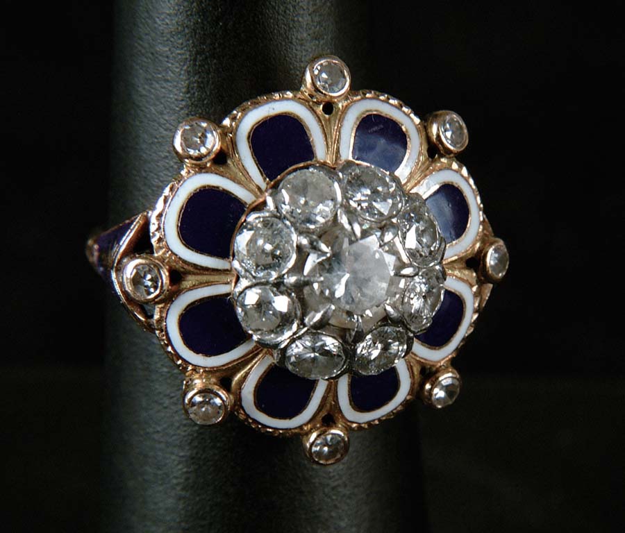 Appraisal: K DIAMOND ENAMELED RING Exceptional ladies ring is done in