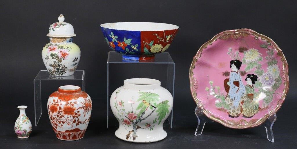 Appraisal: pieces of Chinese and Japanese porcelain including Japanese Kutani vase