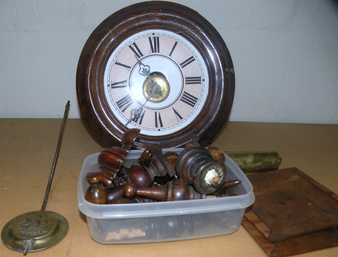 Appraisal: An early thC wall alarm clock the cm dia dial