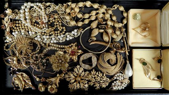 Appraisal: JEWELRY Costume jewelry pieces many pieces gold filled or low