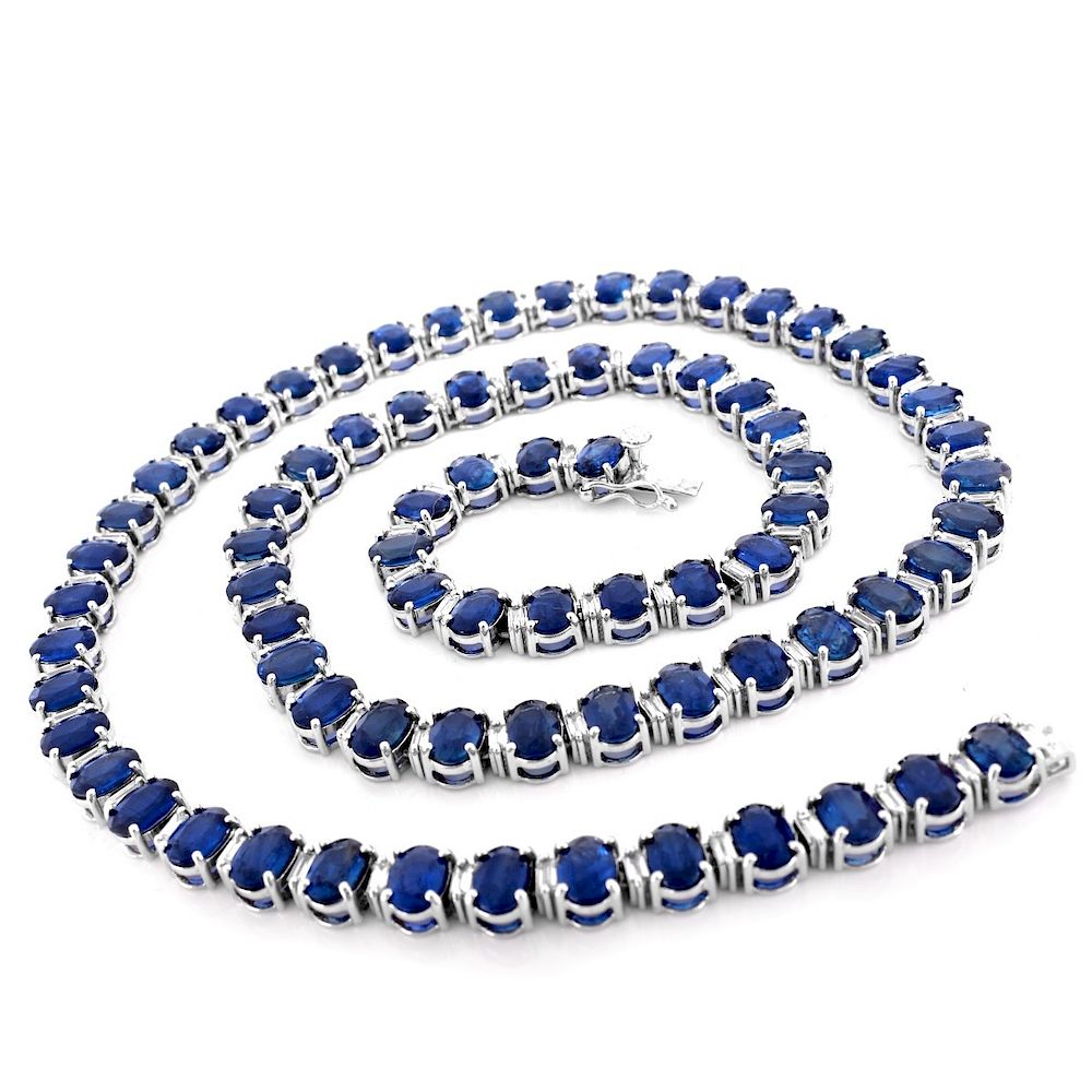 Appraisal: ct Sapphire Diamond and K Gold Necklace Approx Carat Oval