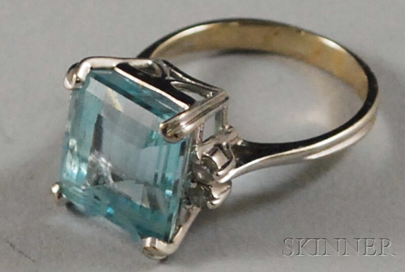 Appraisal: kt White Gold Aquamarine and Diamond Ring set with an