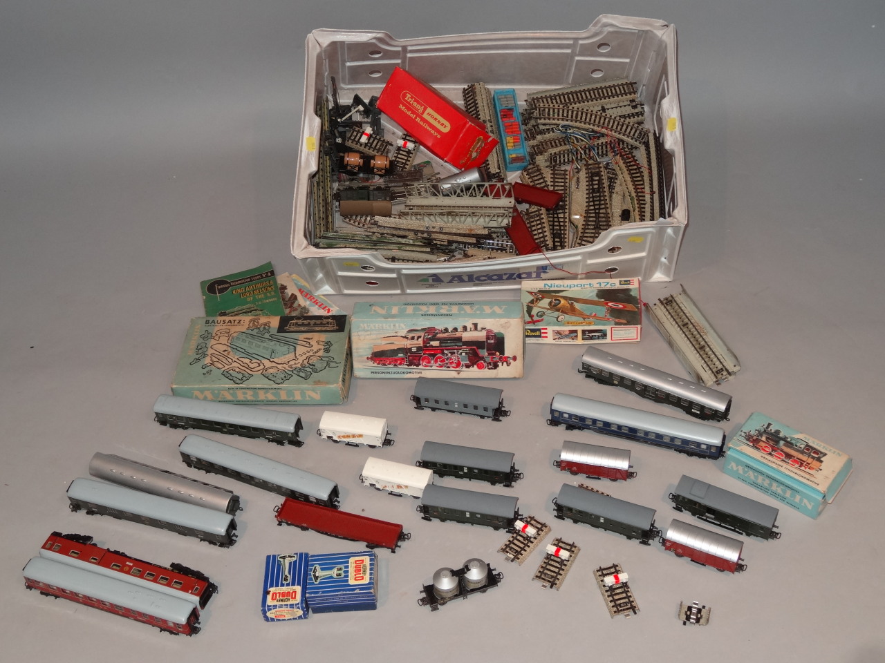 Appraisal: Various OO-gauge trains and accessories to include Marklin locomotive with