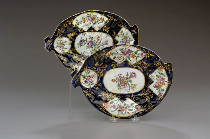 Appraisal: WORCESTER PORCELAIN BLUE- GROUND LEAF-SHAPED DISH CIRCA Identical to the