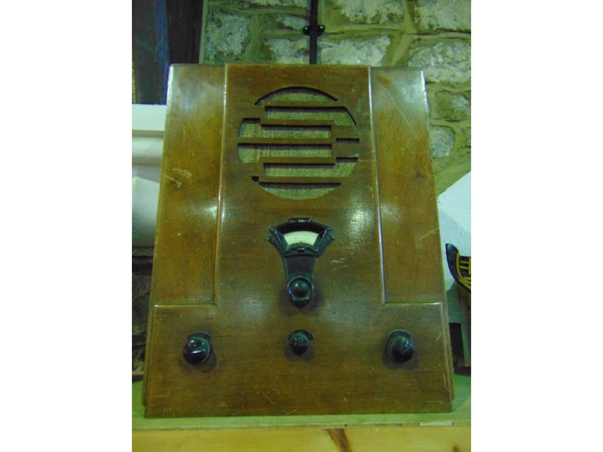 Appraisal: An early th century timber cased wireless radio set of