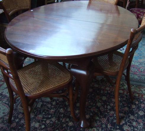 Appraisal: A mahogany oval extending dining table the oval top over