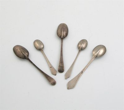 Appraisal: Five small Queen Anne George I spoons a Hanoverian teaspoon