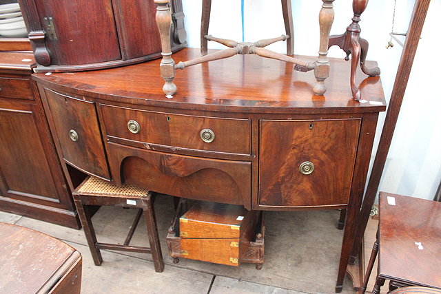 Appraisal: A VICTORIAN MAHOGANY BOW FRONTED SIDEBOARD with central drawer and