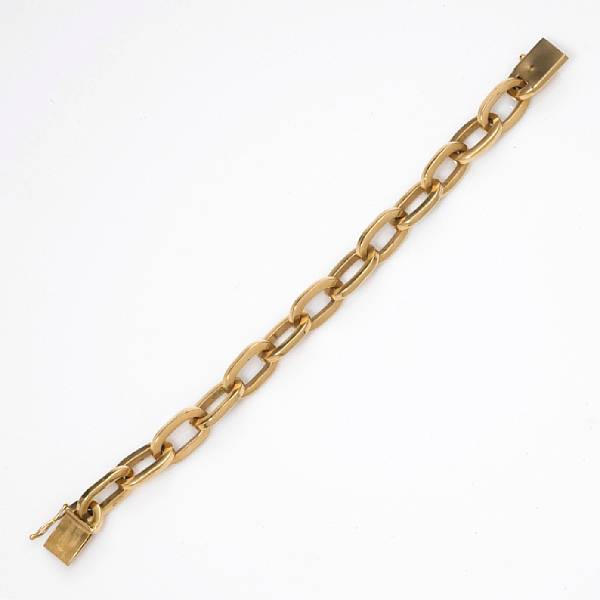 Appraisal: A eighteen karat gold oval link bracelet weighing approximately grams