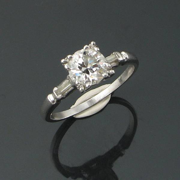 Appraisal: A diamond and platinum ring a round brilliant-cut diamond with