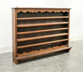 Appraisal: A Contemporary Welsh Style Plate Rack th century of rectangular