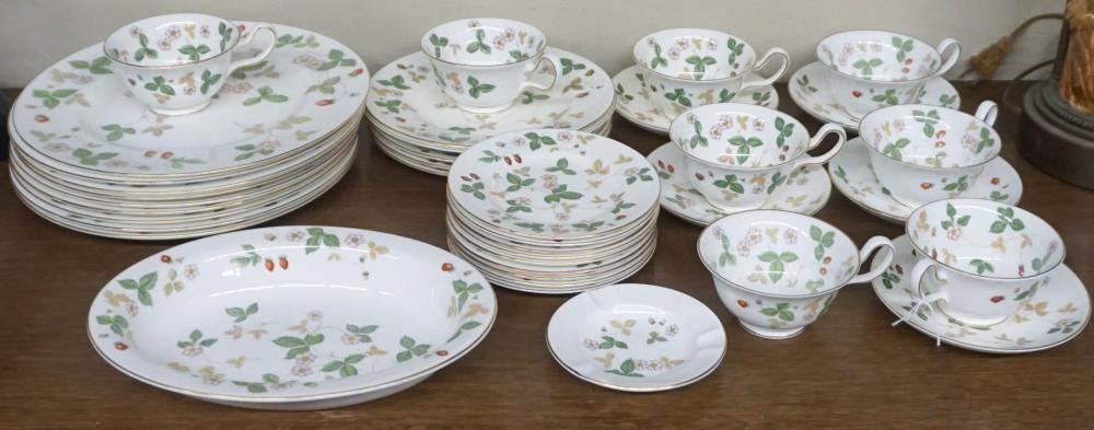 Appraisal: WEDGWOOD 'WILD STRAWBERRY' PATTERN -PIECE DINNER SERVICEWedgwood 'Wild Strawberry' Pattern