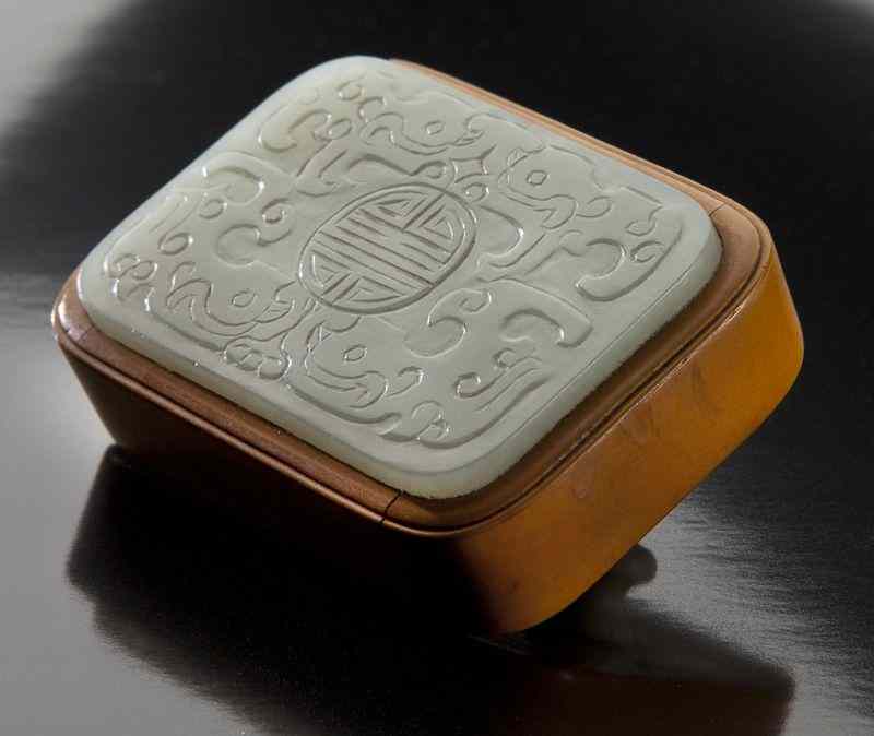 Appraisal: Chinese Qing bamboo mounted jade buckle depicting dragons and longevity