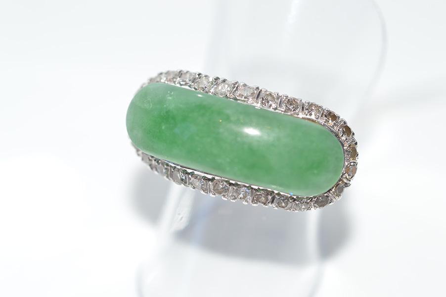 Appraisal: A JADE AND DIAMOND DRESS RING IN WHITE GOLD A