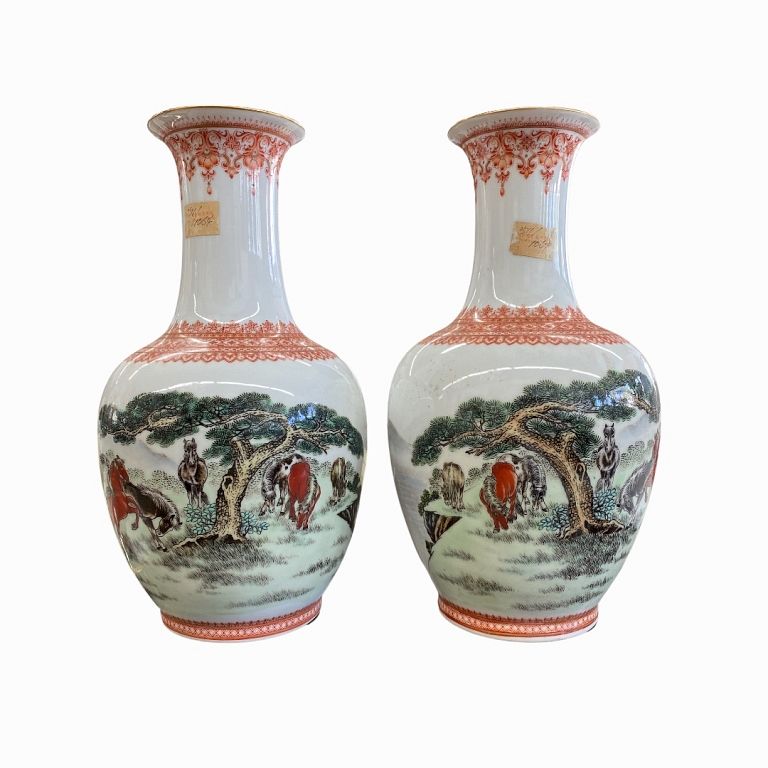 Appraisal: Pair of th Century Chinese Porcelain Vases Pair of th