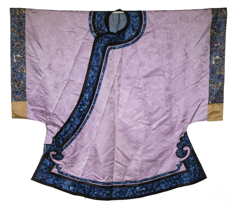 Appraisal: CHINESE SILK ROBE Mid- th c Chinese Silk Woman's Garment