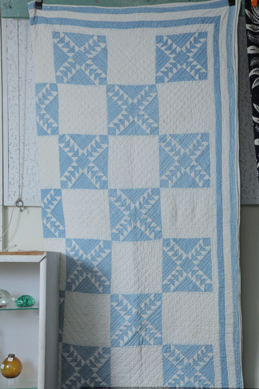 Appraisal: QUILT Blue and white in Oddfellow's Patch pattern with triple