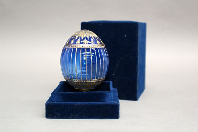 Appraisal: A contemporary Faberg glass and gilt egg in a fitted