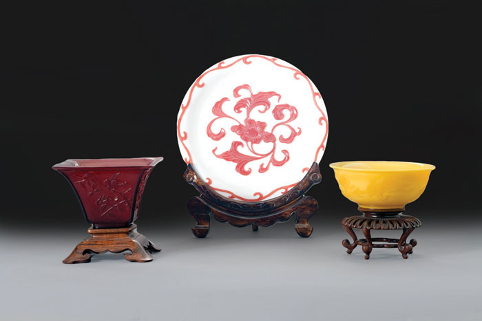 Appraisal: GROUP OF CHINESE PEKING ENAMELED GLASS TABLE OBJECTS Including a