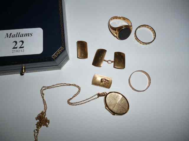 Appraisal: A PAIR OF CT GOLD CUFFLINKS a gold locket three