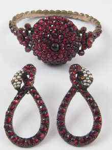 Appraisal: A fine Victorian Bohemian garnet bangle set on gold tests