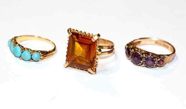 Appraisal: A FIVE STONE AMETHYST RING faceted graduated stones set with