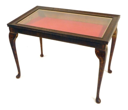 Appraisal: An oak display table with tilt top a red baize