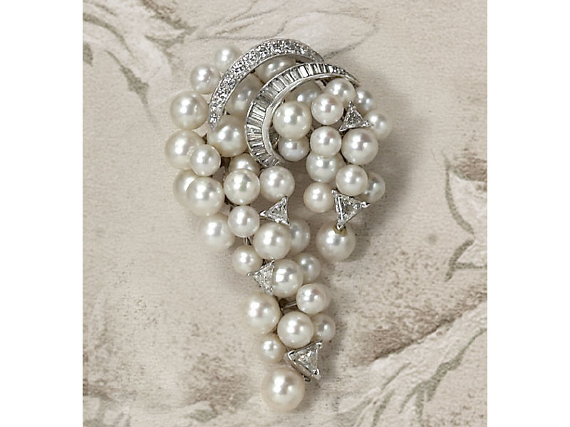 Appraisal: PEARL AND DIAMOND BROOCH PENDANT White gold with forty-one cultured