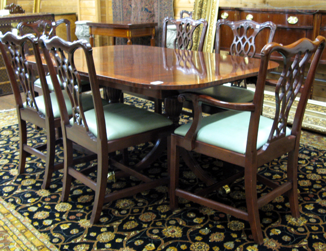 Appraisal: FEDERAL STYLE MAHOGANY EXTENSION DINING TABLE WITH TWO LEAVES Councill