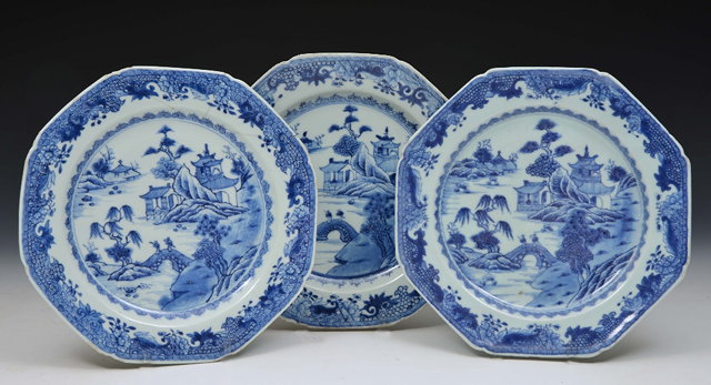 Appraisal: A CHINESE PORCELAIN OCTAGONAL BLUE AND WHITE PLATE with river