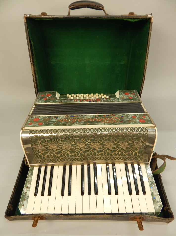 Appraisal: A Francesco Modello piano accordion in green and floral case