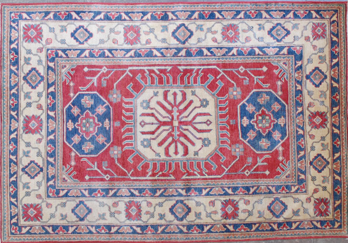 Appraisal: HAND KNOTTED ORIENTAL AREA RUG Pakistani Caucasian having three geometric