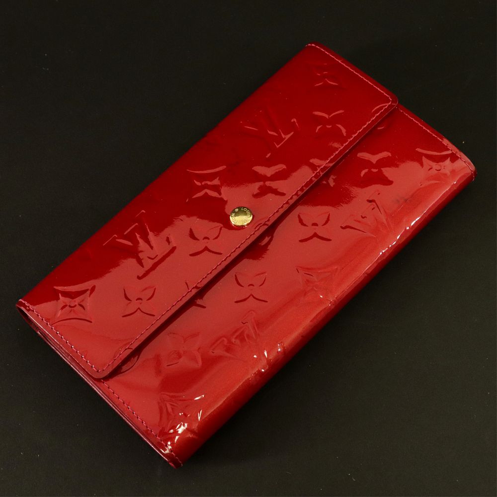 Appraisal: Louis Vuitton - Red Monogram Vernis Sarah Wallet Louis Vuitton