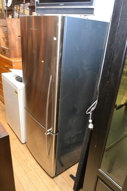 Appraisal: A FISHER AND PAYKEL STAINLESS STEEL REFRIGERATOR