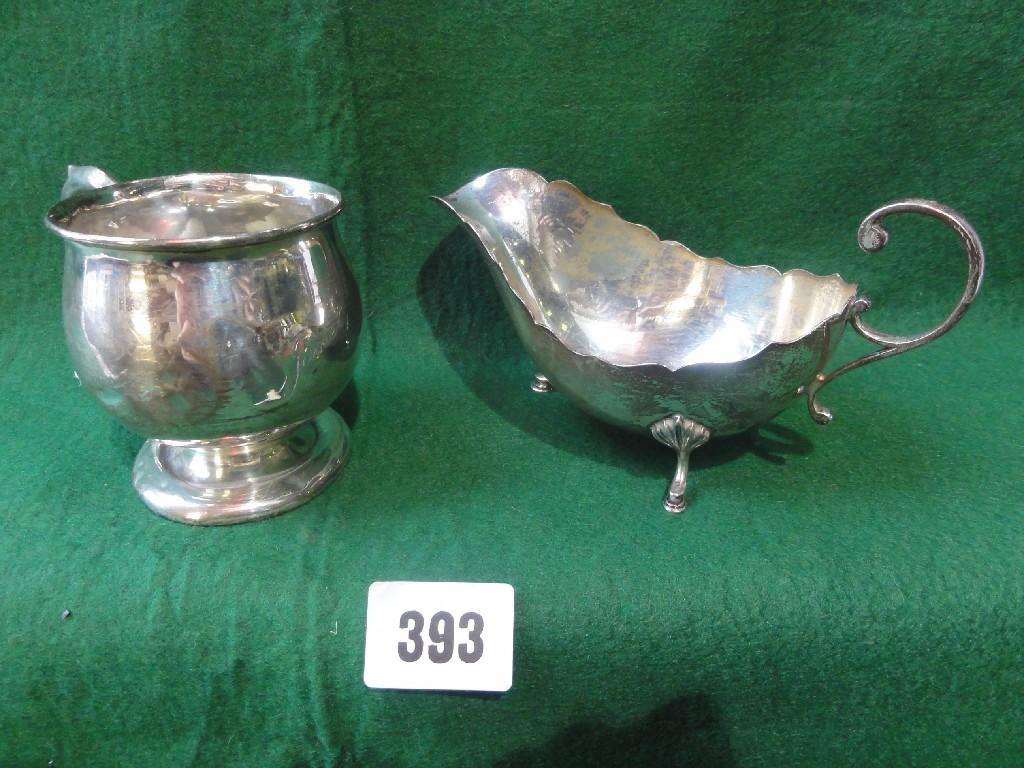 Appraisal: A silver quarter pint gravy boat Sheffield by Joseph Rodgers