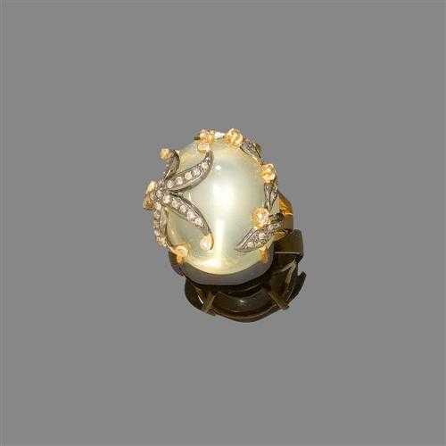 Appraisal: MOON STONE AND BRILLIANT-CUT DIAMOND RING Yellow gold partially black