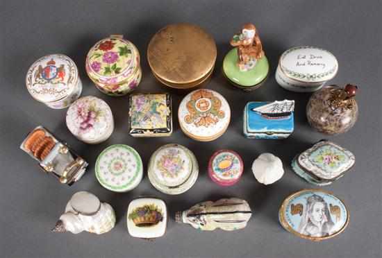 Appraisal: Group of assorted porcelain pill patch and snuff boxes also