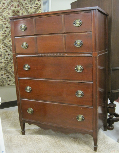 Appraisal: FEDERAL STYLE MAHOGANY CHEST OF DRAWERS American dated having five