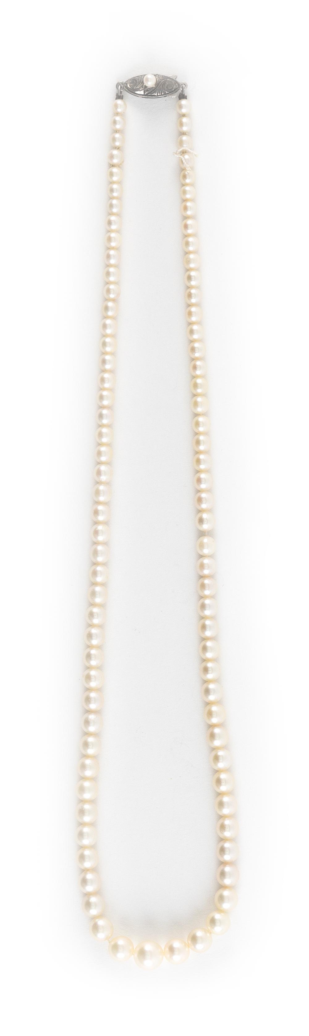 Appraisal: PEARL NECKLACE APPROX TOTAL DWT PEARL NECKLACE Strand of graduated